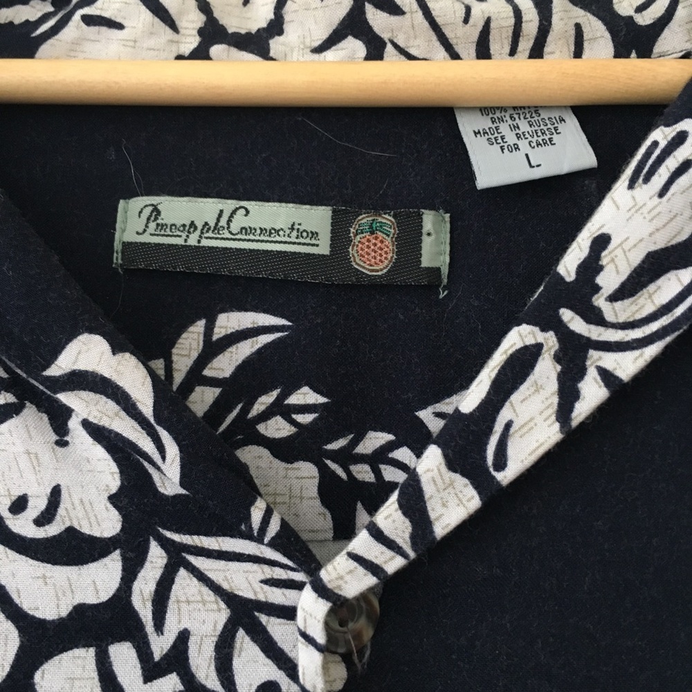 Bundle of Hawaiian Shirts🌸🌺🌈🌊 - Picture 4 of 8